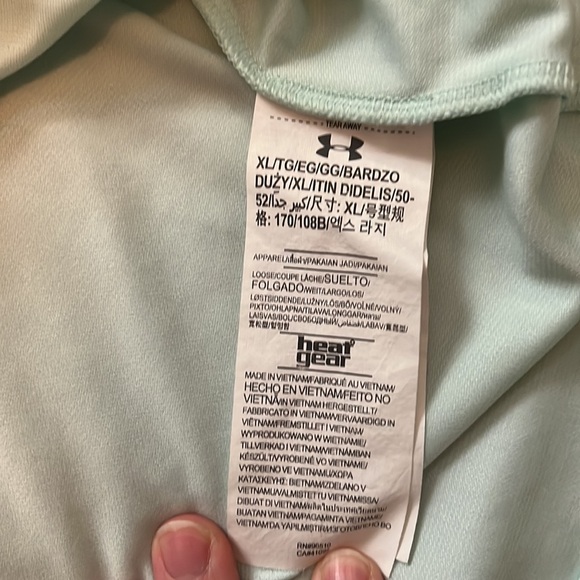 Under Armour Shirt Bundle - Picture 3 of 10
